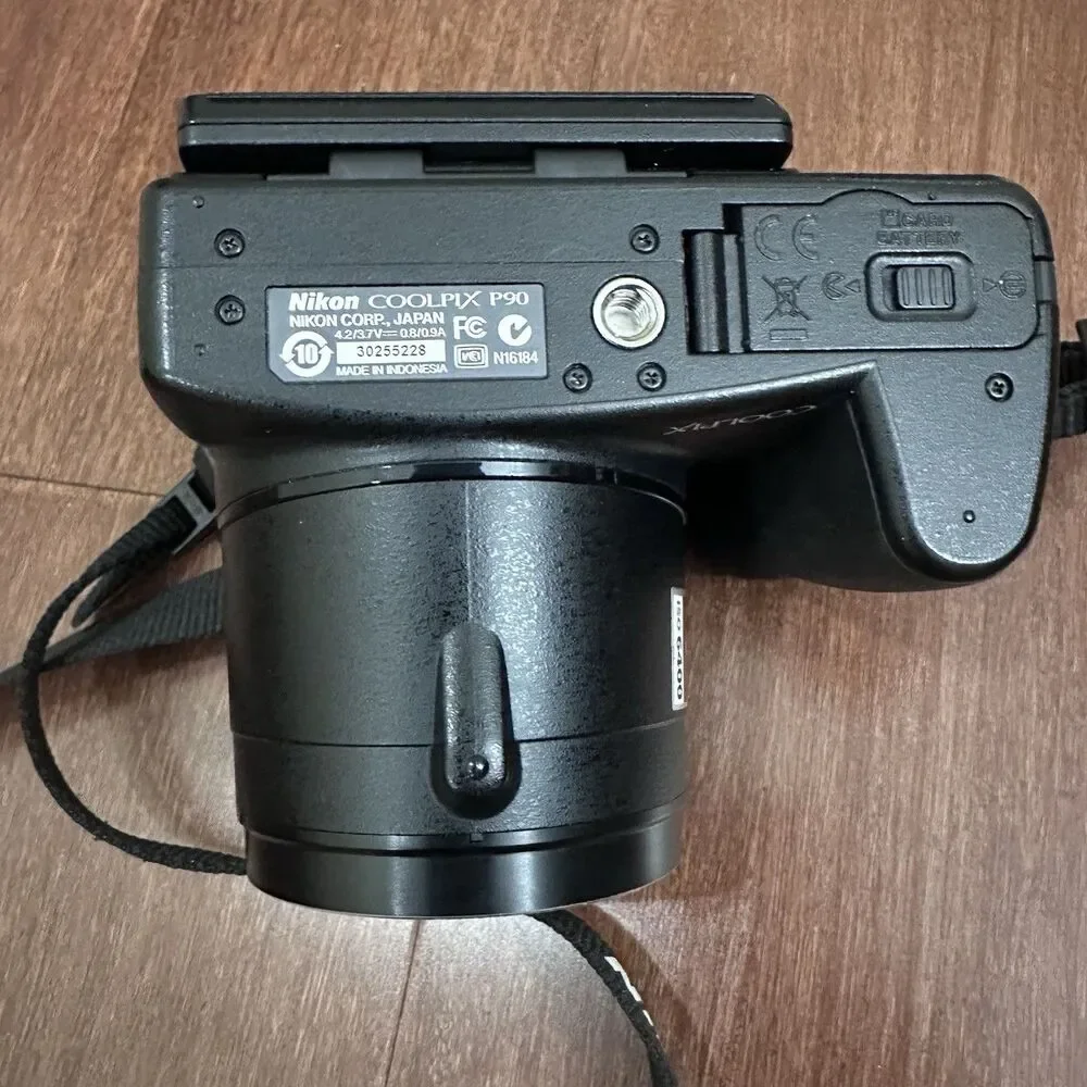 Nikon Coolpix P90 12.1MP Digital Bridge Camera 24x Optical Zoom Charger - Tested